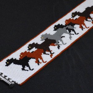 Peyote Stitch Bracelet Pattern, Horses on the Run (PDF)