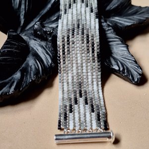 Peyote Stitch Beaded Bracelet Pattern, Shifting Shadows Chevron Design (PDF)