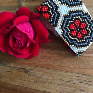 FLORAL SONG:  A Peyote Stitch Beaded Bracelet Pattern by Bead with Bugs