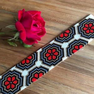 FLORAL SONG:  A Peyote Stitch Beaded Bracelet Pattern by Bead with Bugs