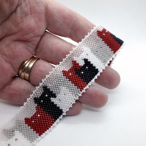 THE CATS:  A Peyote Stitch Beaded Bracelet Pattern by Bead with Bugs