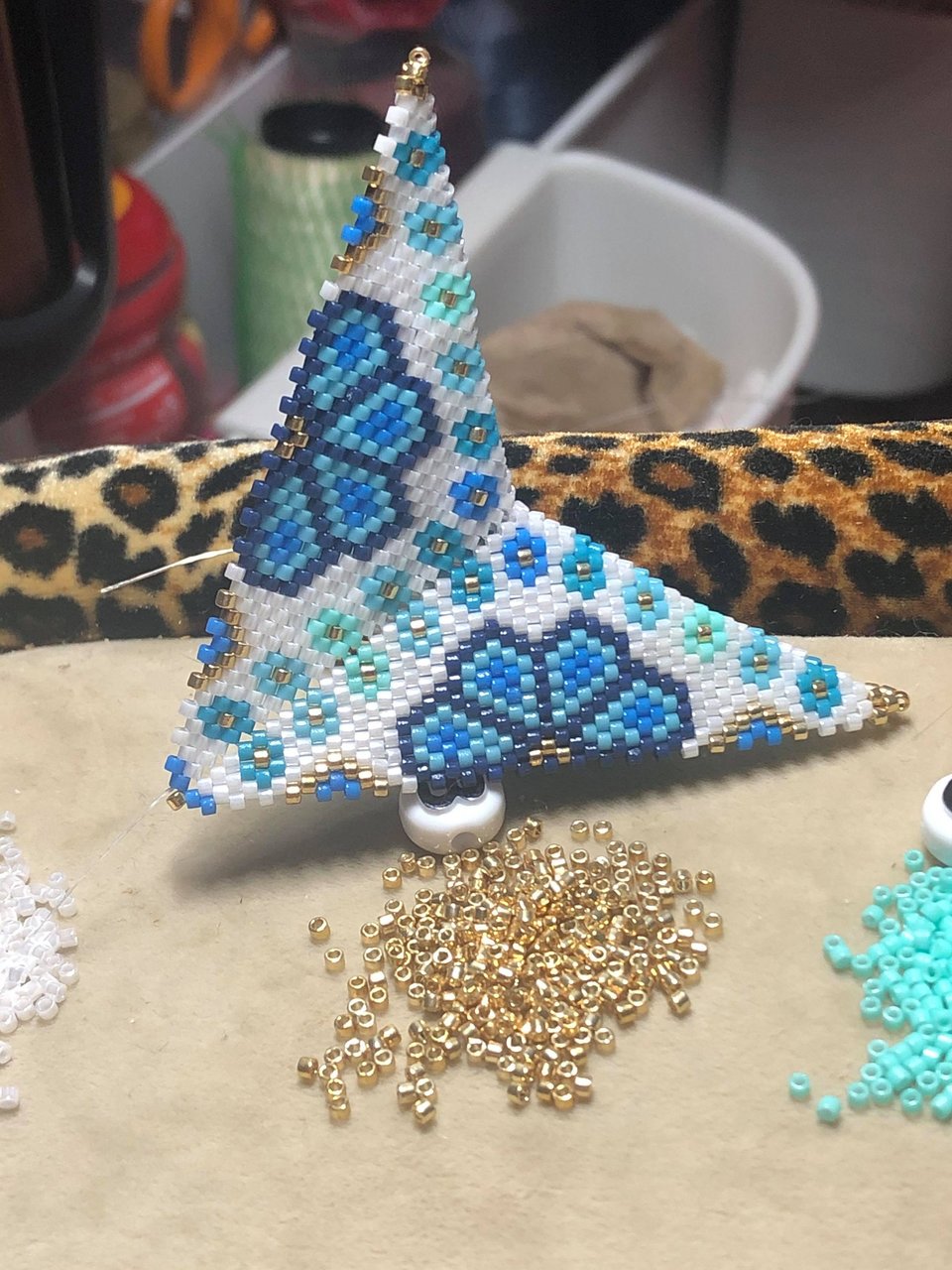 FORGET-ME-NOT: 3D Beaded Peyote Star Pattern by Bead with Bugs