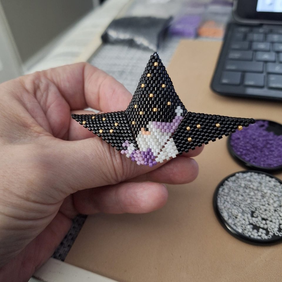 SANTA in the STARS: 3D Beaded Peyote Star Pattern by Bead with Bugs