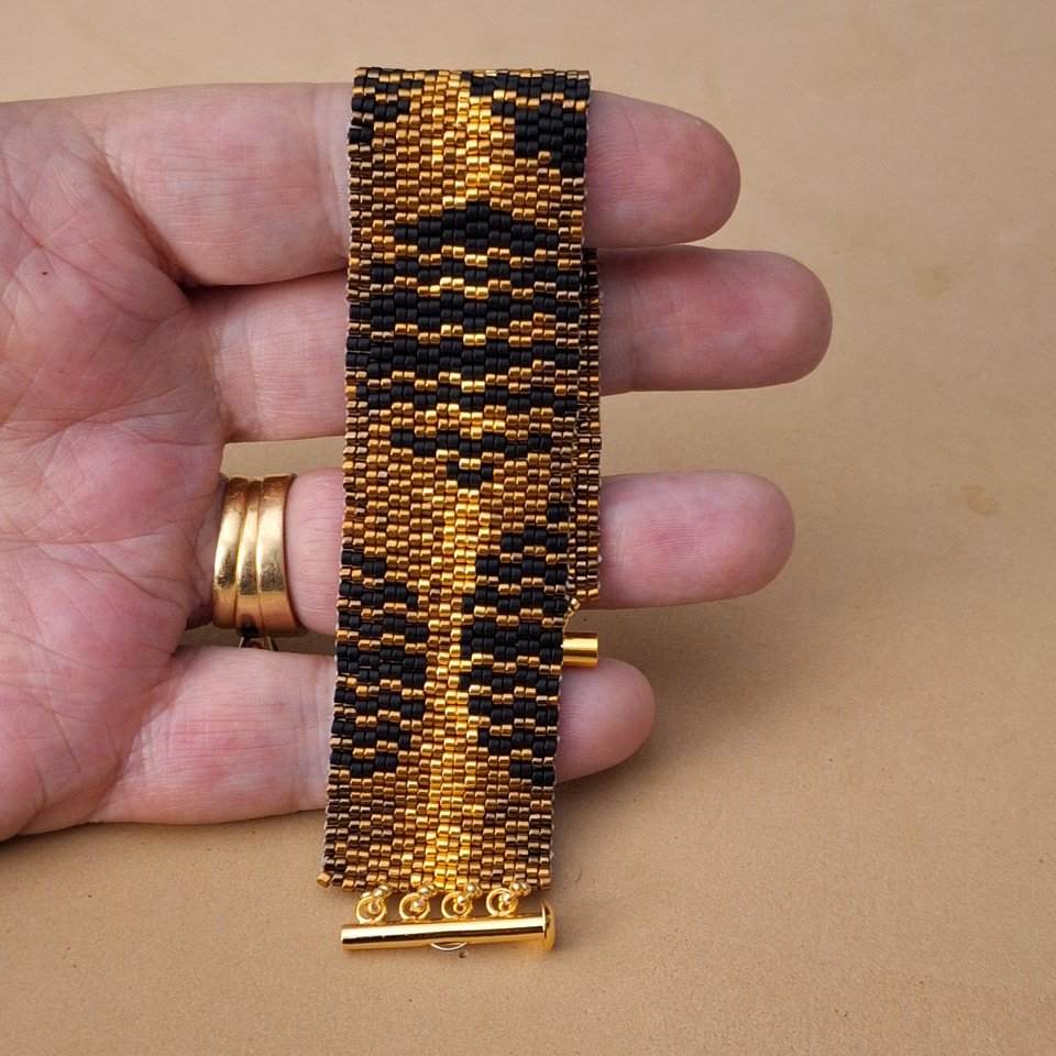 Peyote Stitch Beaded Bracelet Pattern by Bead with Bugs, Out of this world, sophisitcated beaded bracelet design, PDF